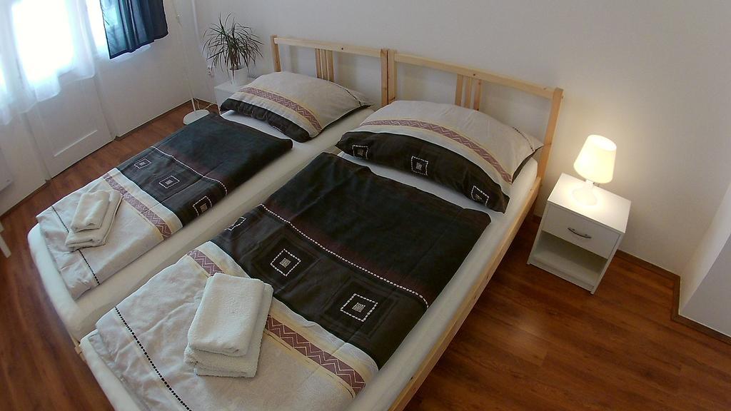 Jezerka Apartments Πράγα Εξωτερικό φωτογραφία