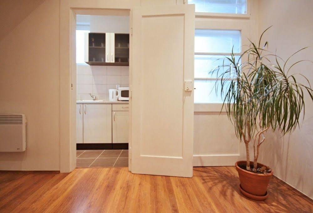 Jezerka Apartments Πράγα Εξωτερικό φωτογραφία