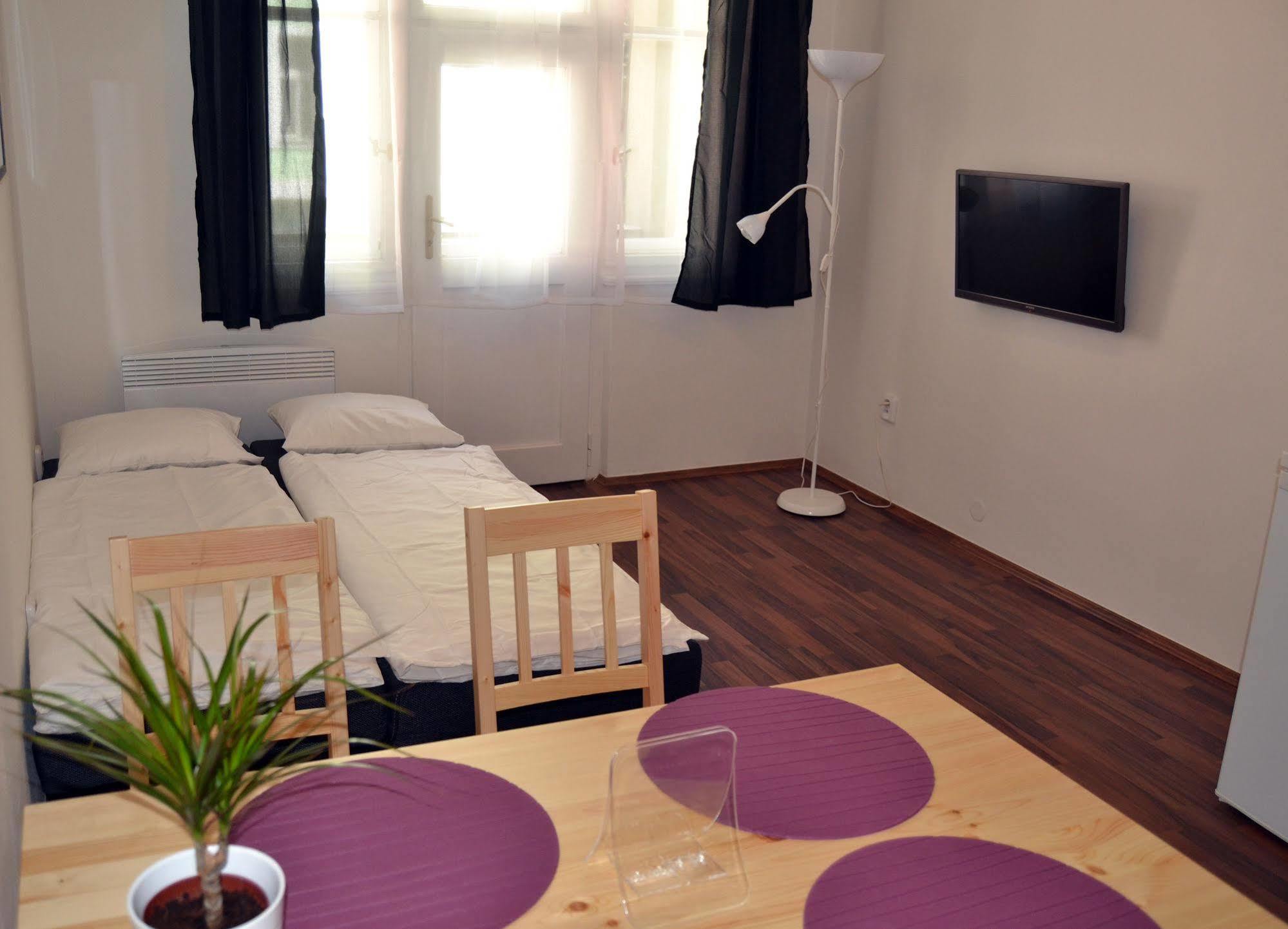 Jezerka Apartments Πράγα Εξωτερικό φωτογραφία