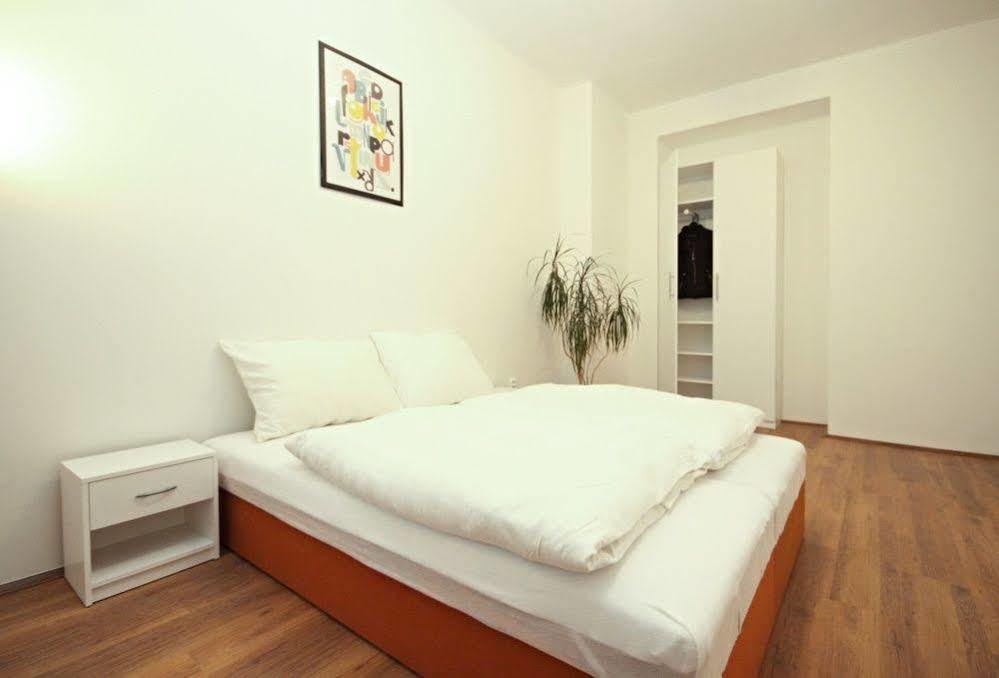 Jezerka Apartments Πράγα Εξωτερικό φωτογραφία
